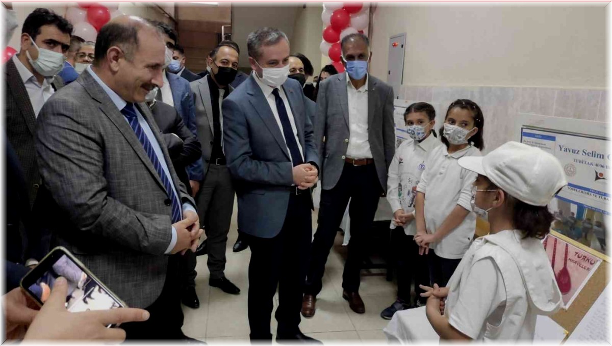 Ağrı'da TÜBİTAK 4006 Bilim Fuarı açıldı