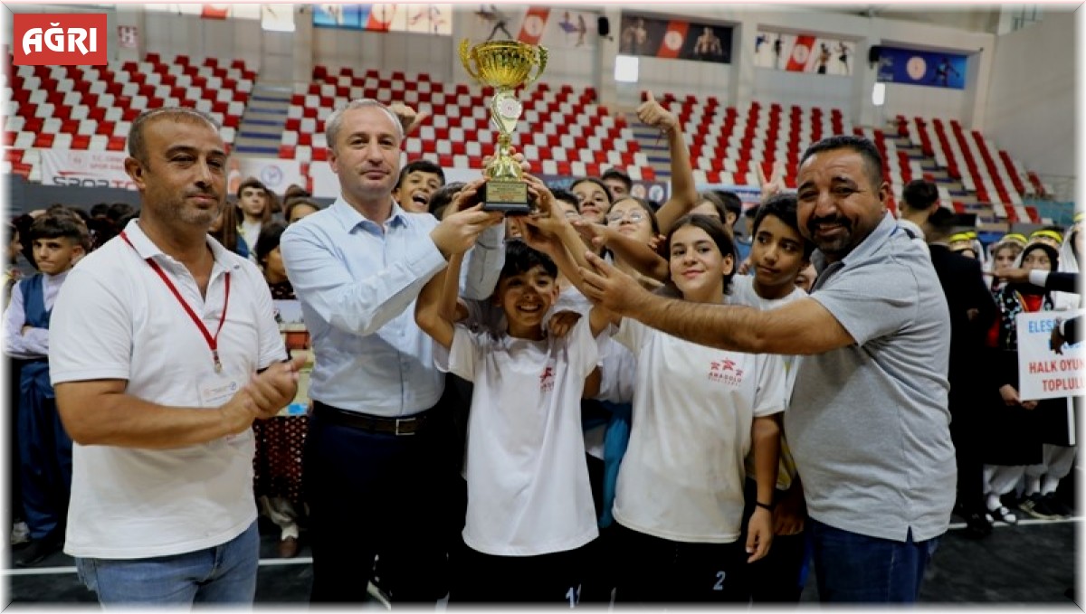 Ağrı'da Türkiye Halk Oyunları Federasyonu Grup Yarışması heyecanı