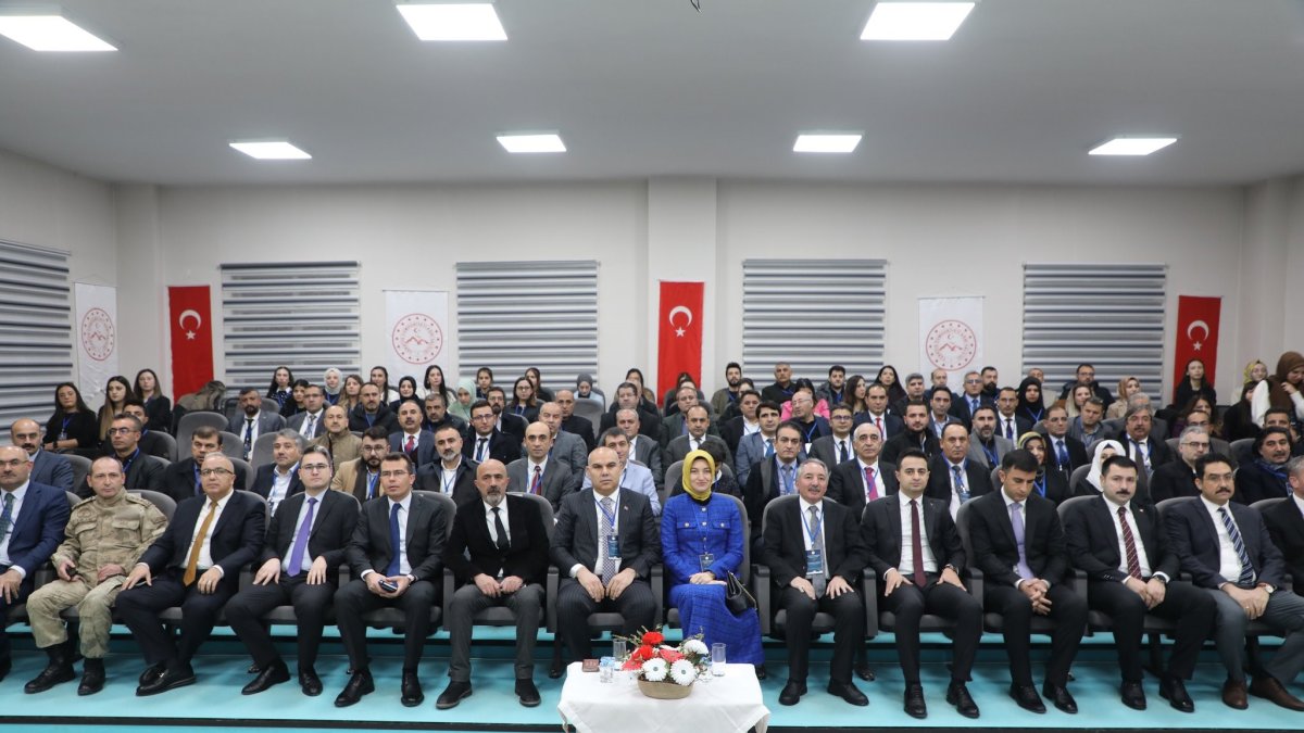 Ağrı'da, 'Türkiye'nin Zirvesinde Eğitim Çalıştayı' programı