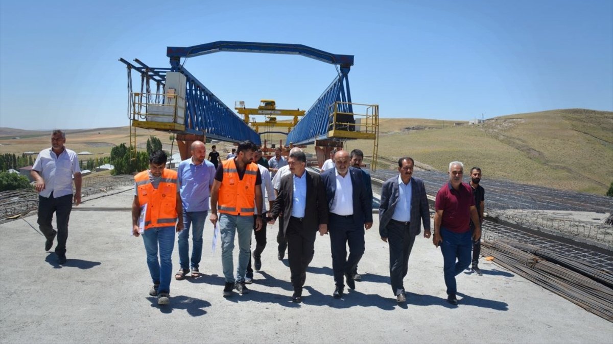 Ağrı'da ulaşımı rahatlatacak kara yolu bu yıl hizmete açılacak