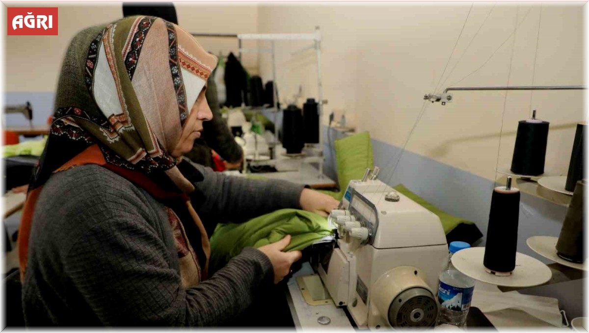 Ağrı'da üretilen uyku tulumları depremzedeleri ısıtacak