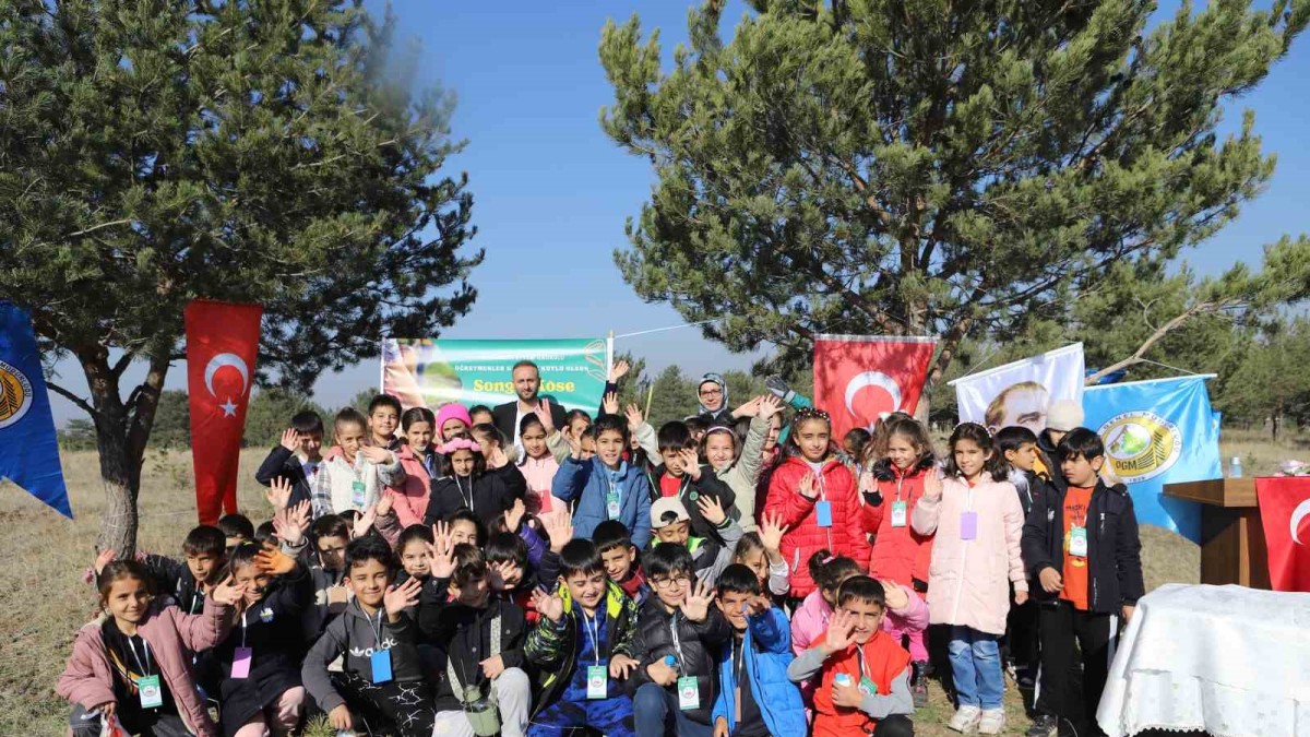 Ağrı'da velilerden öğretmenlere anlamlı Öğretmenler Günü hediyesi