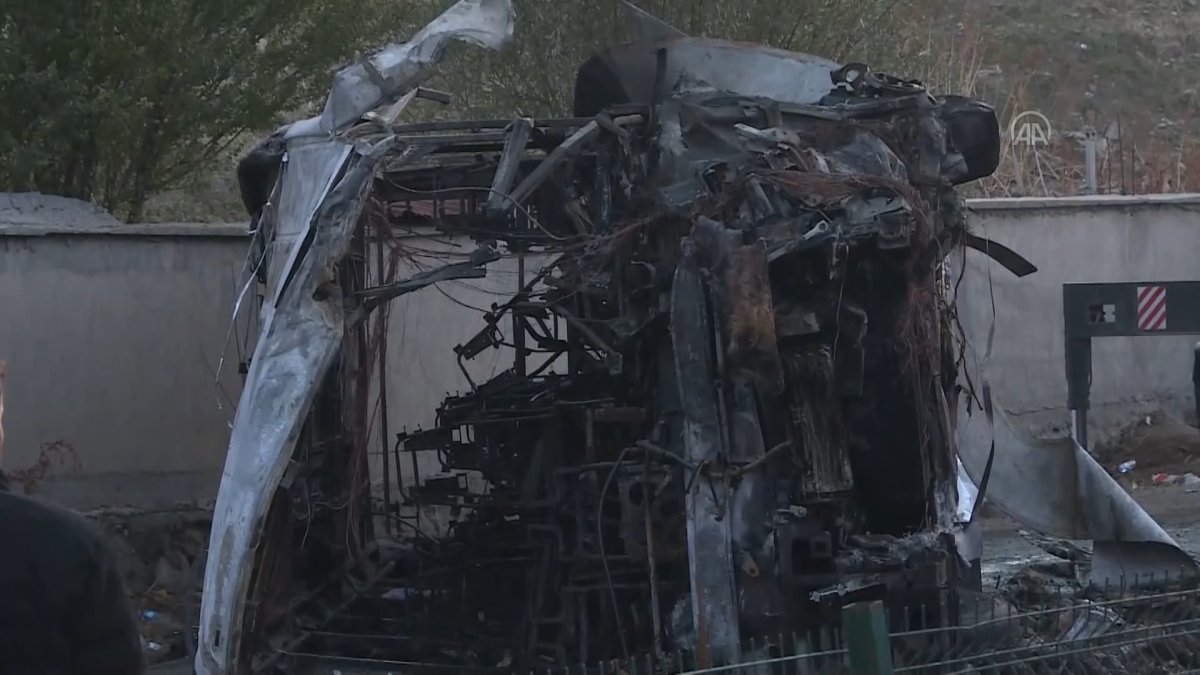 Ağrı'da yolcu otobüsü ile iki tırın karıştığı kazada 7 kişi öldü 2'si ağır 18 kişi yaralandı