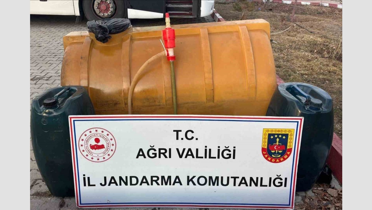 Ağrı'da yolcu otobüsünde 245 litre kaçak akaryakıt ele geçirildi
