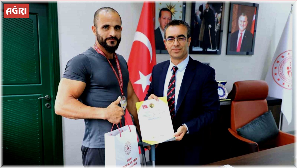 Ağrı'da yürüme engelli kalan inşaat işçisi, vücut geliştirme şampiyonasında Türkiye ikincisi oldu