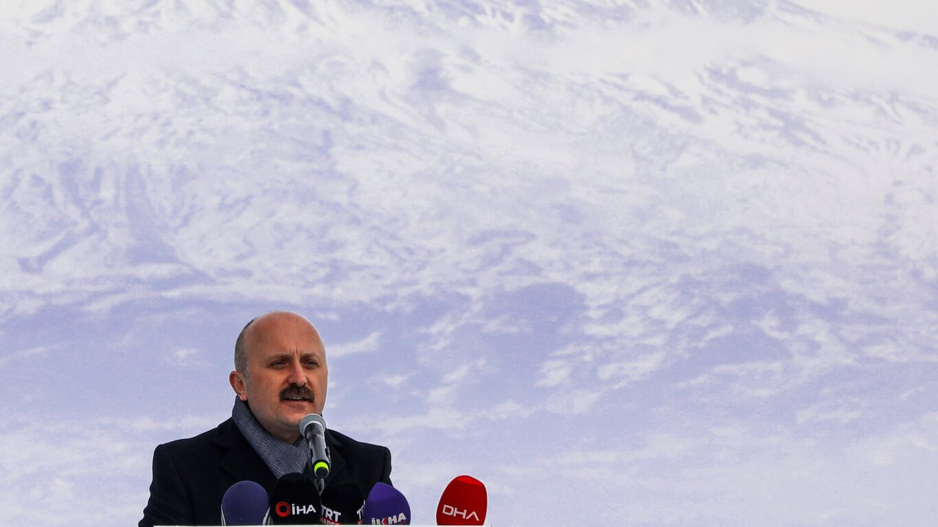 Ağrı Dağı 6 yılın ardından yeniden resmen tırmanışa açıldı