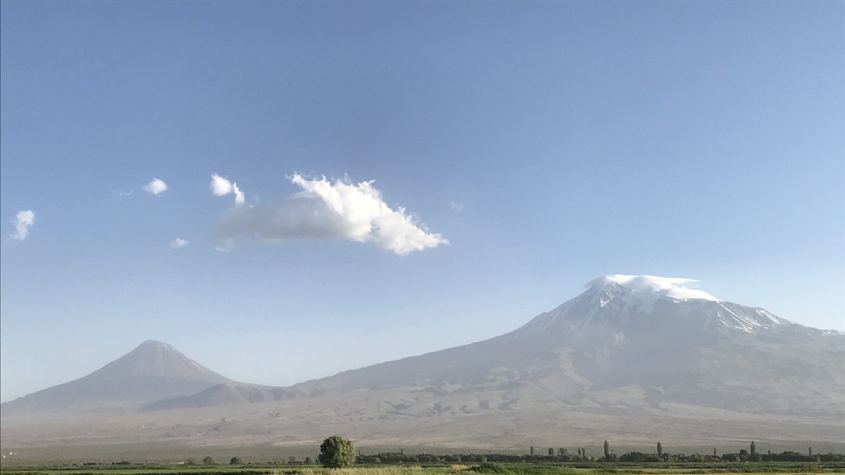 Ağrı Dağı heybetiyle misafirlerini ağırlıyor