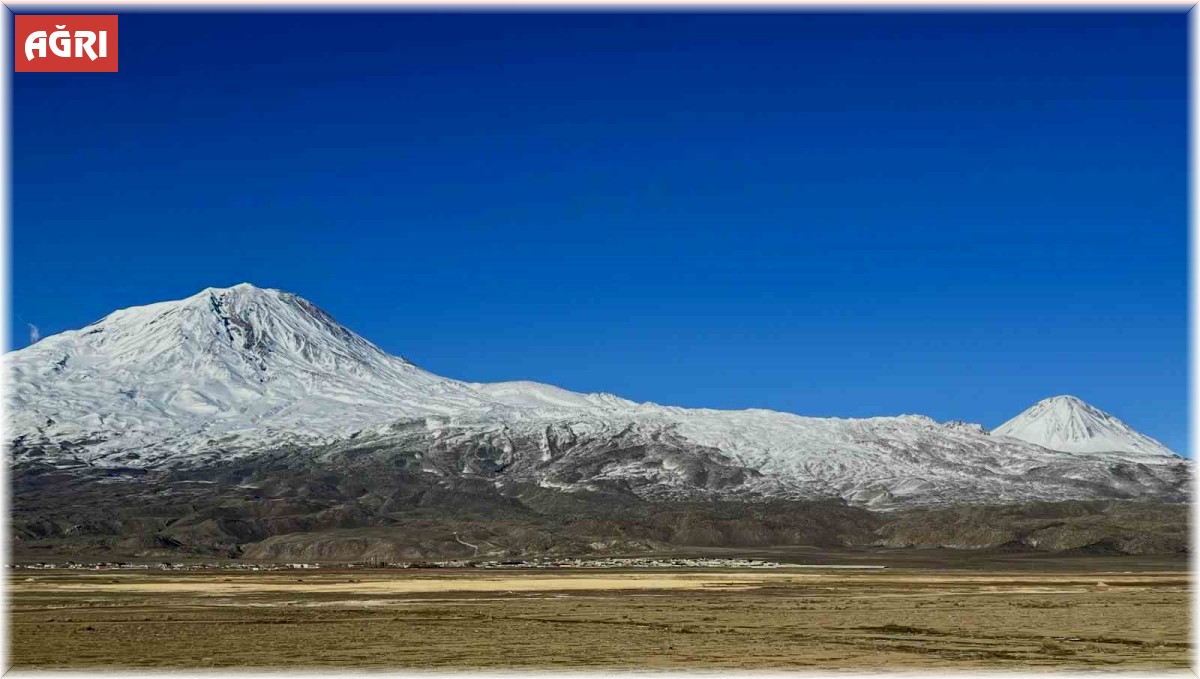 Ağrı Dağı ihtişamıyla göz kamaştırıyor