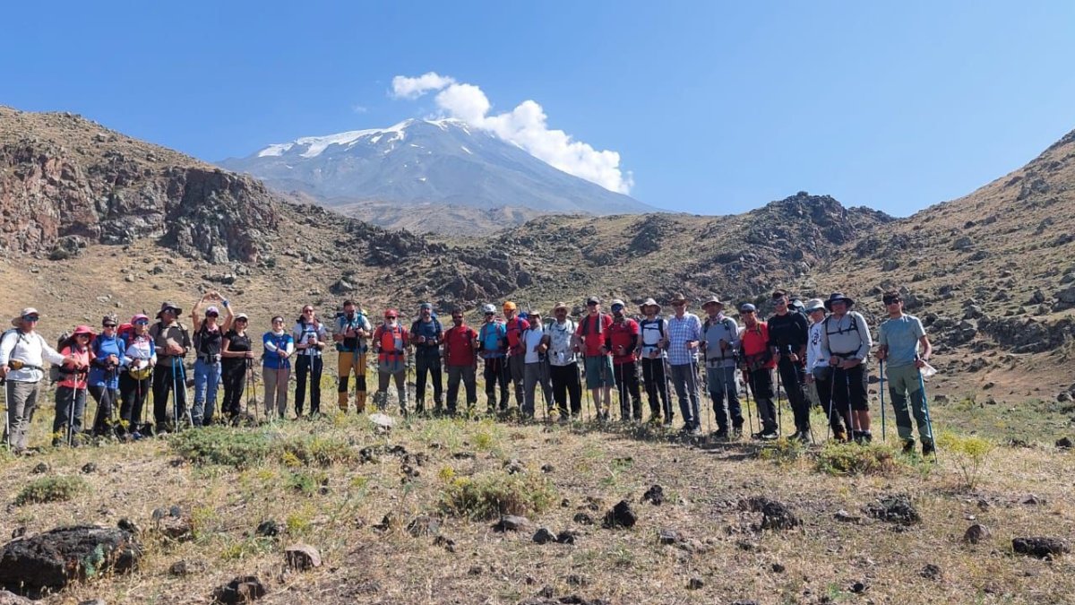 Ağrı Dağı'na zafer tırmanışı yapıldı