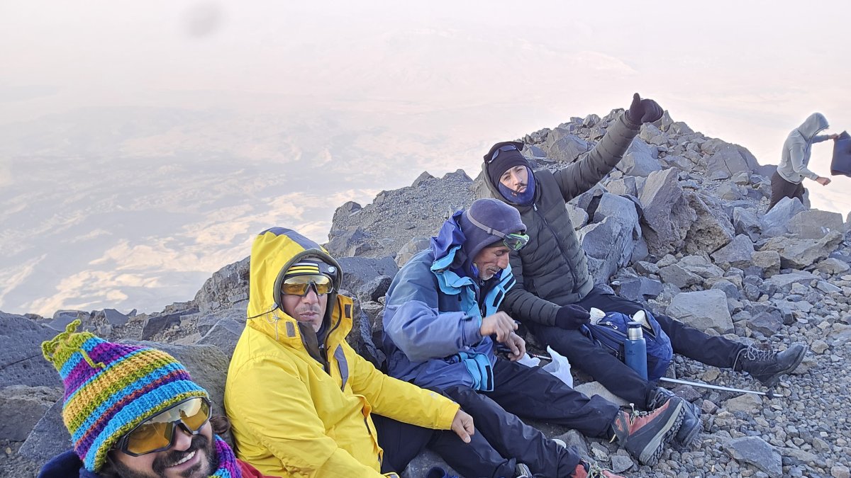 Ağrı Dağı'nda 4 günlük zirve yolculuğu