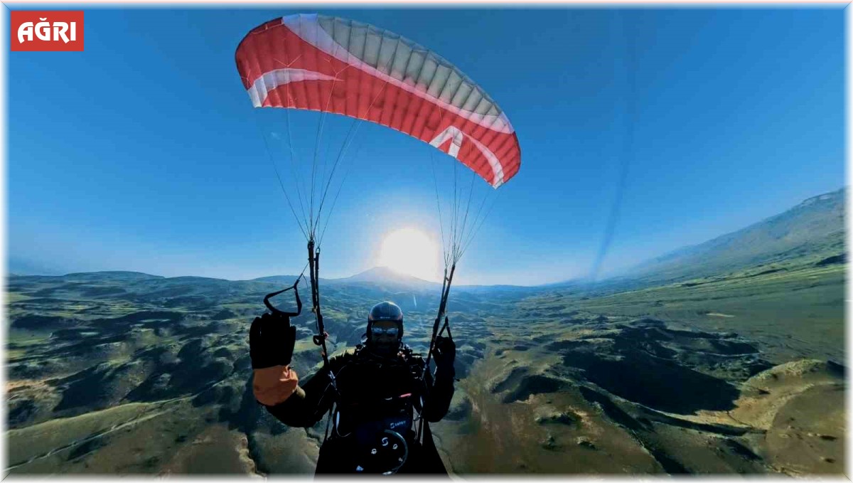 Ağrı Dağı'nda Avrupa yamaç paraşütü rekoru kırıldı