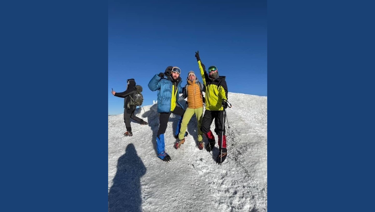 Ağrı Dağı'nda dağcılar zirveye ulaştı