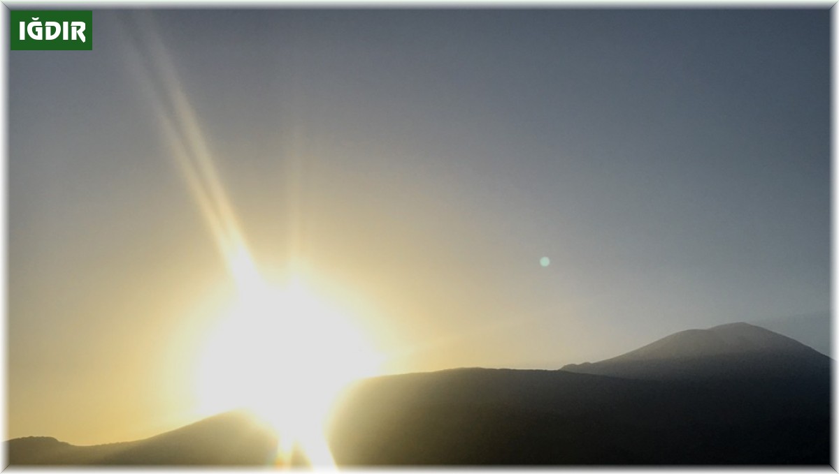 Ağrı Dağı'nda güneşin doğuşu