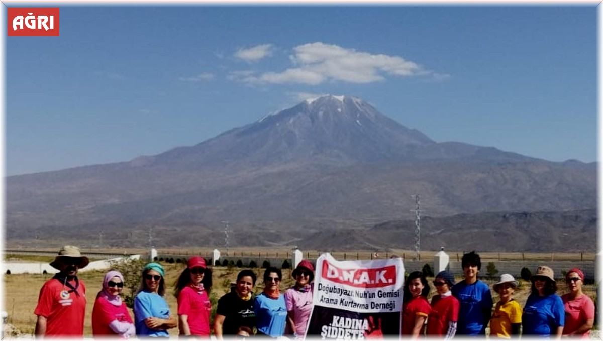 Ağrı Dağı'nda "Kadına Şiddete Hayır" tırmanışı yapıldı