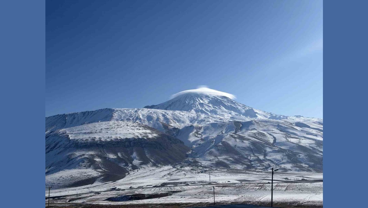 Ağrı Dağı'nda mercek bulutu oluştu: Yüksek rakımda görsel şölen