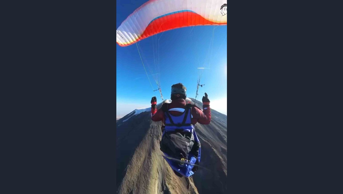 Ağrı Dağı'nda Paramotorla 5 Bin 800 Metreye Ulaştılar