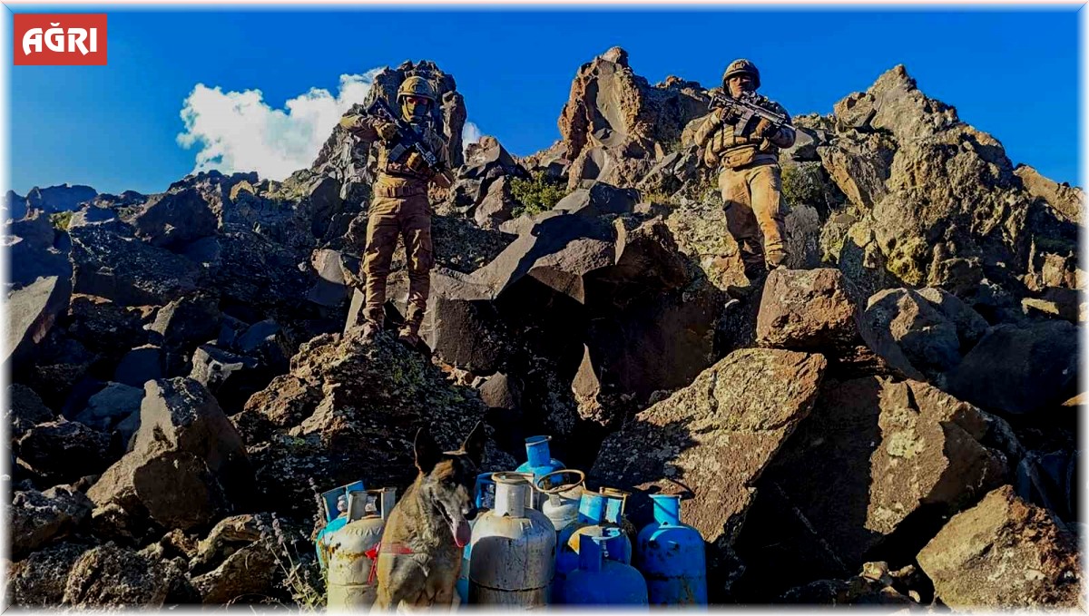 Ağrı Dağı'nda terör örgütüne ait malzemeler ele geçirildi