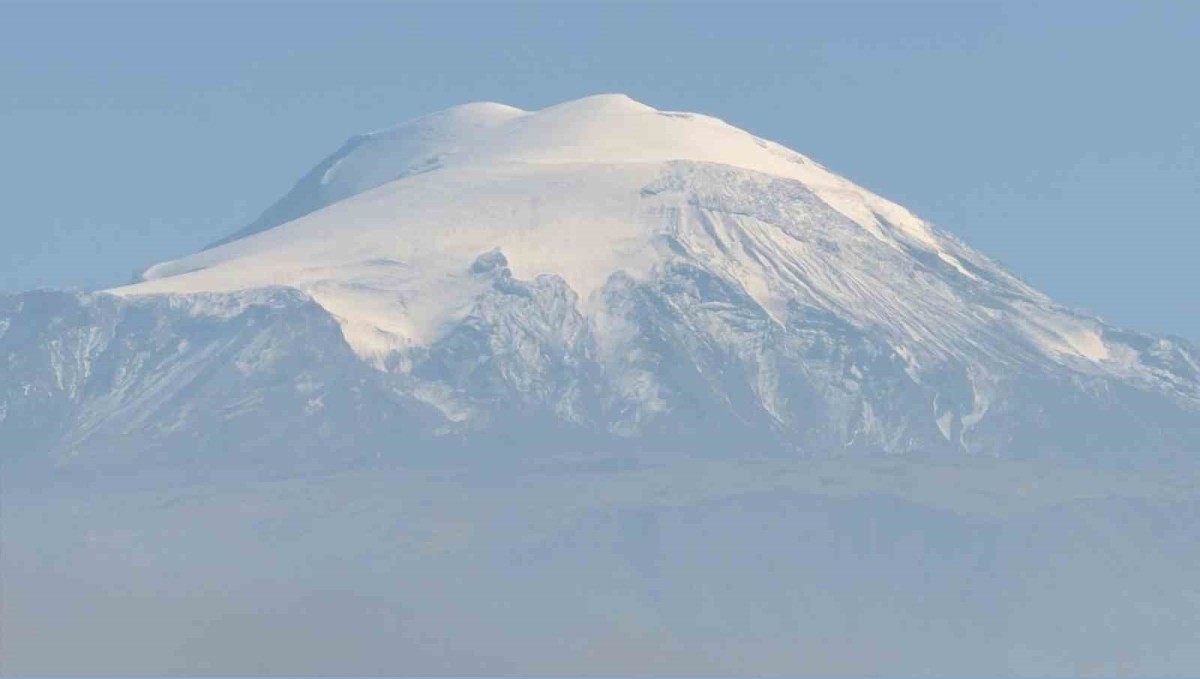 Ağrı Dağı'nda yağan karla kartpostallık görüntüler oluştu