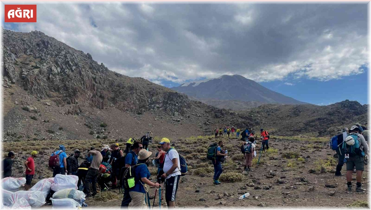 Ağrı Dağı'nın zirvesinde İstiklal Marşı yankılanacak