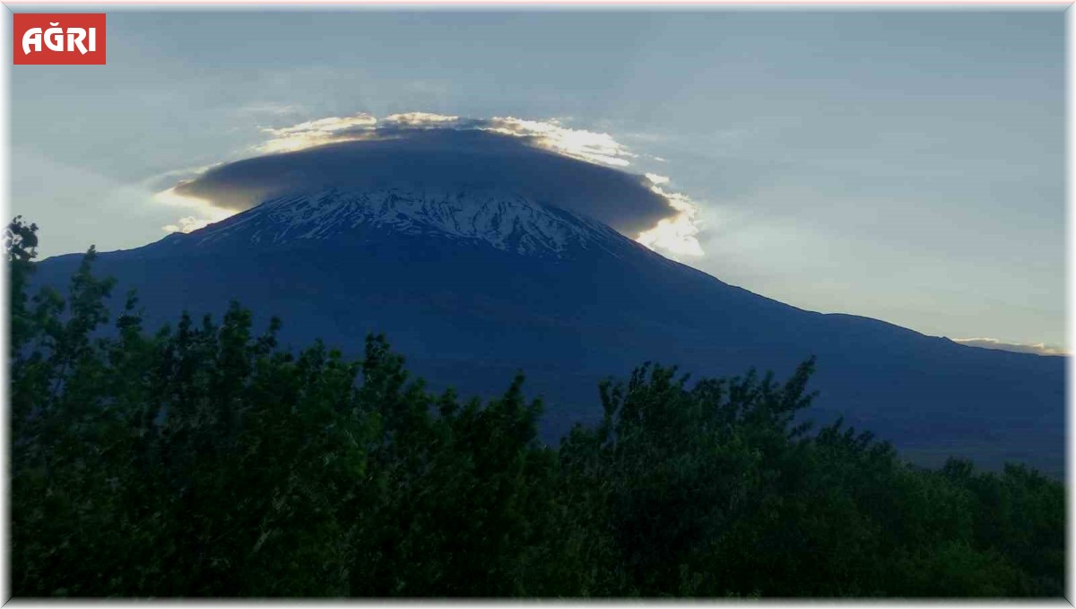 Ağrı Dağı şapkasını taktı
