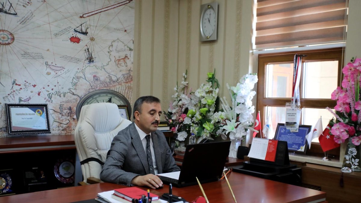 Ağrı Dağı takke buzulu hızla eriyor