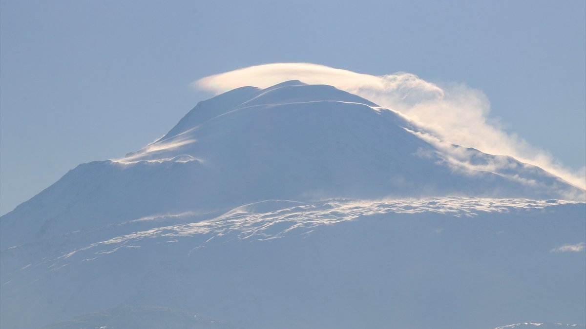 Ağrı Dağı ve Aras Dağları beyaza büründü