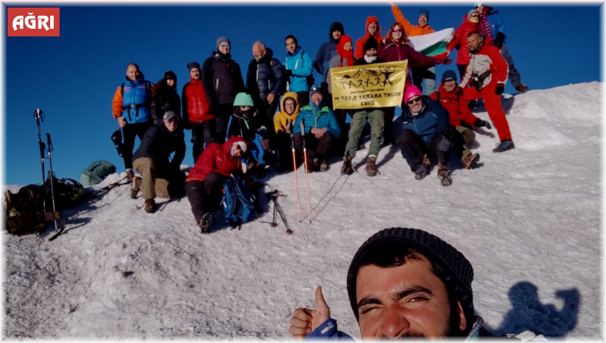 Ağrı Dağı zirvesi boş kalmıyor