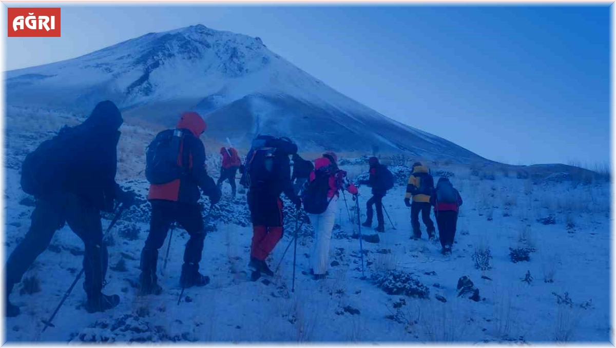 Ağrı Dağı zirvesinde "Cumhuriyet" coşkusu