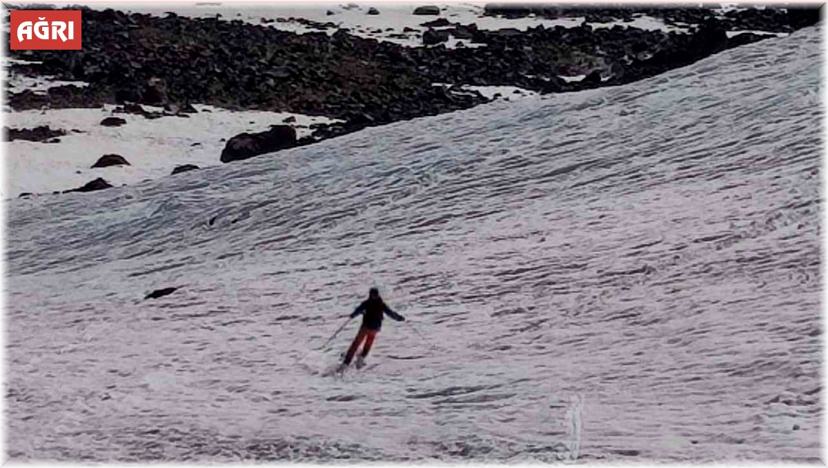 Ağrı Dağı zirvesinde renkli görüntüler