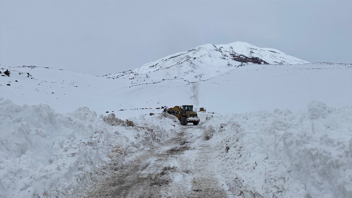 Ağrı Dağı’nda 4 Bin 700 Metrede Kayboldu: Kadın Dağcıdan Günlerdir Haber Yok