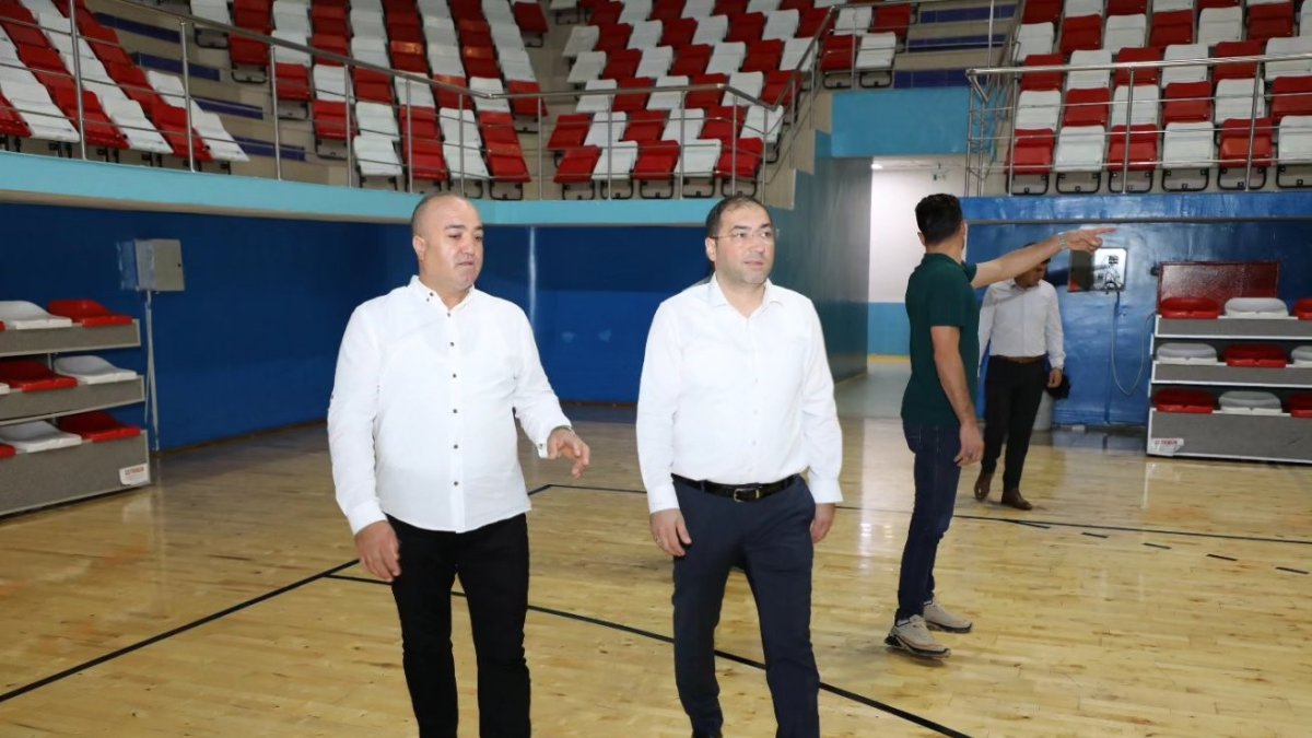 Ağrı'daki 2500 kişilik spor salonunda büyük yenileme başladı