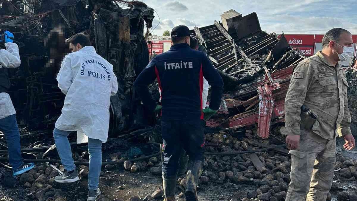 Ağrı'daki kazada feci şekilde can verdiler