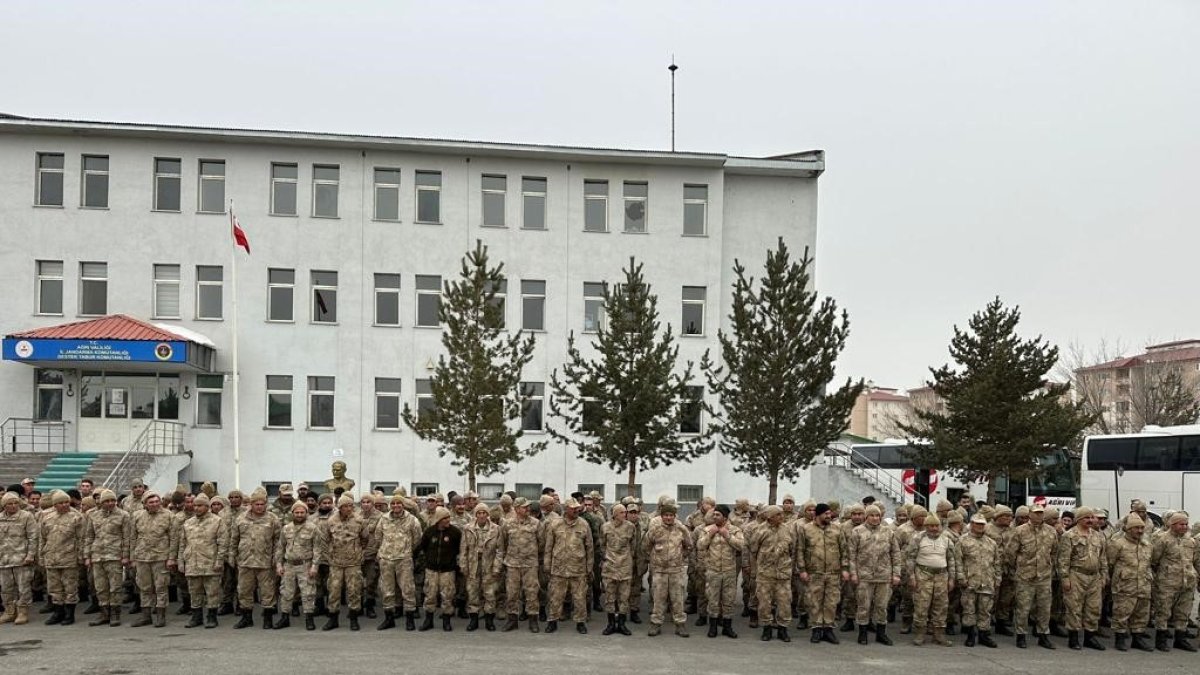 Ağrı'dan deprem bölgesine 152 astsubay ve güvenlik korucusu gönderildi