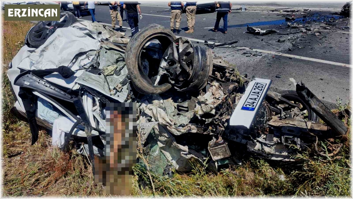 Ağrı'dan giden araç kaza yaptı: Erzincan'da feci trafik kazası: 3 ölü, 4 yaralı