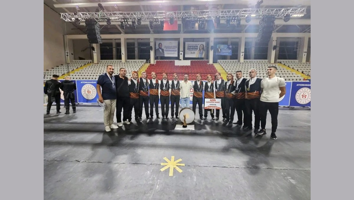 Ağrı ekibi halk oyunlarında Türkiye şampiyonu oldu