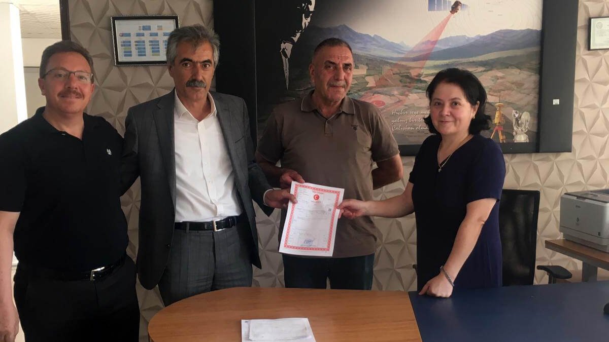 Ağrı Emekliler Derneği tapusunu aldı, hizmetlerini yeni binasında sürdürecek