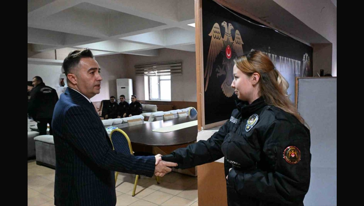 Ağrı Emniyet Müdürü Göksel Önder'den Çevik Kuvvet Personeline Başarı Belgesi