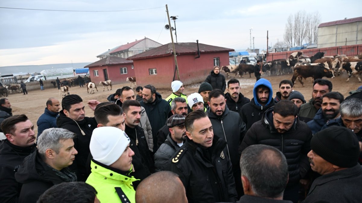 Ağrı Emniyet Müdürü Göksel Önder Hayvan Borsasında Güvenlik ve Trafik Tedbirlerini İnceledi