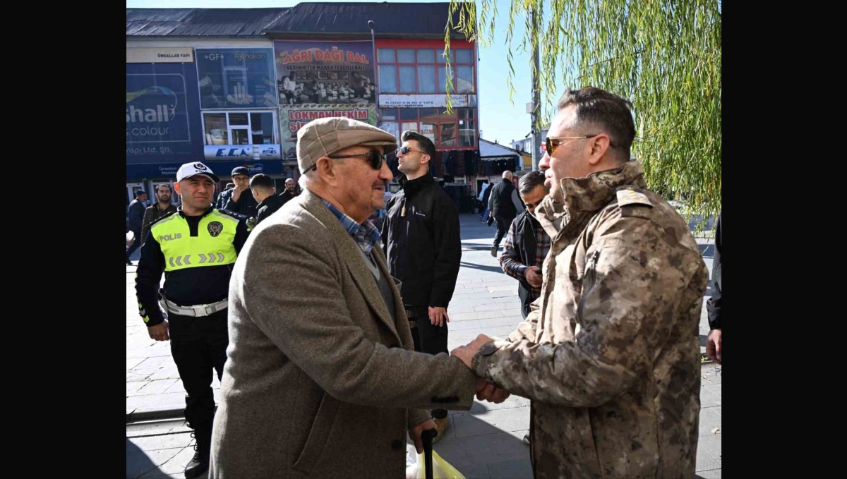 Ağrı Emniyet Müdürü Önder, Eski Van Caddesi'nde trafik denetimlerinde bulundu