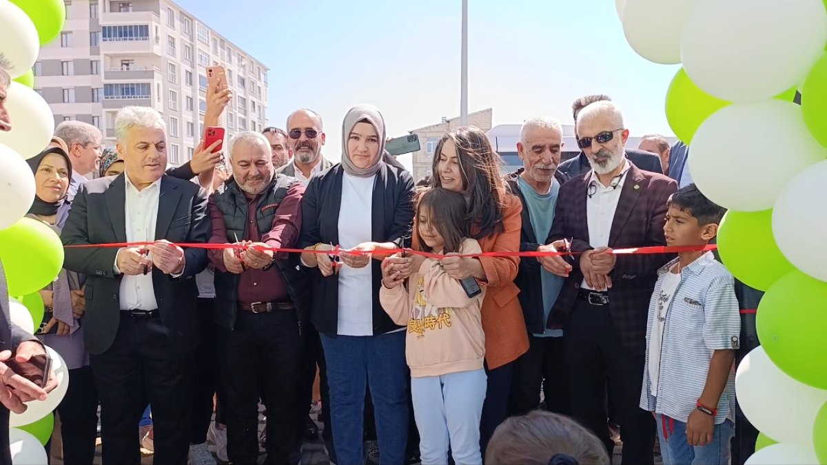 Ağrı Fırat Mahallesi'nde Mehmed Uzun Parkı Hizmete Açıldı