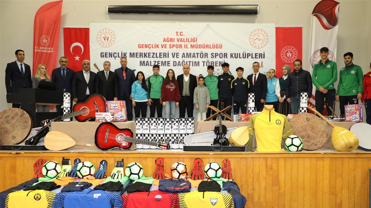 Ağrı Gençlik Merkezleri ve Amatör Spor Kulüplerine Malzeme Desteği