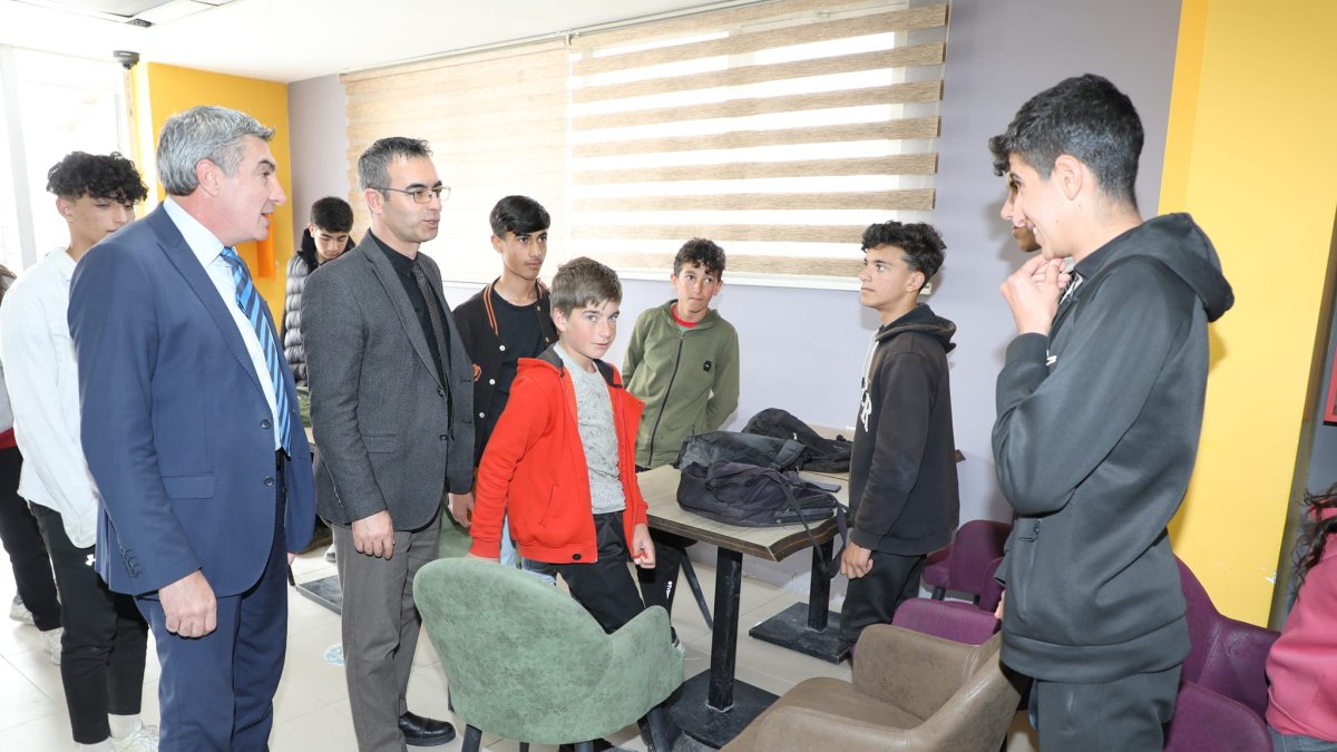 Ağrı Gençlik ve Spor İl Müdürü Fedai DİN, Diyadin Gençlik Merkezini Ziyaret Etti