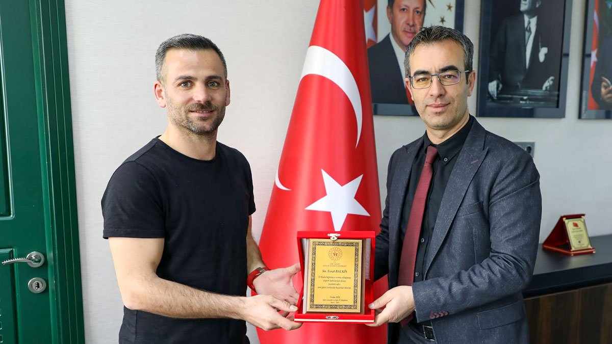 Ağrı Gençlik ve Spor İl Müdürü, Fırat Balkis'i Makamında Kabul Ederek Başarılarını Takdir Etti