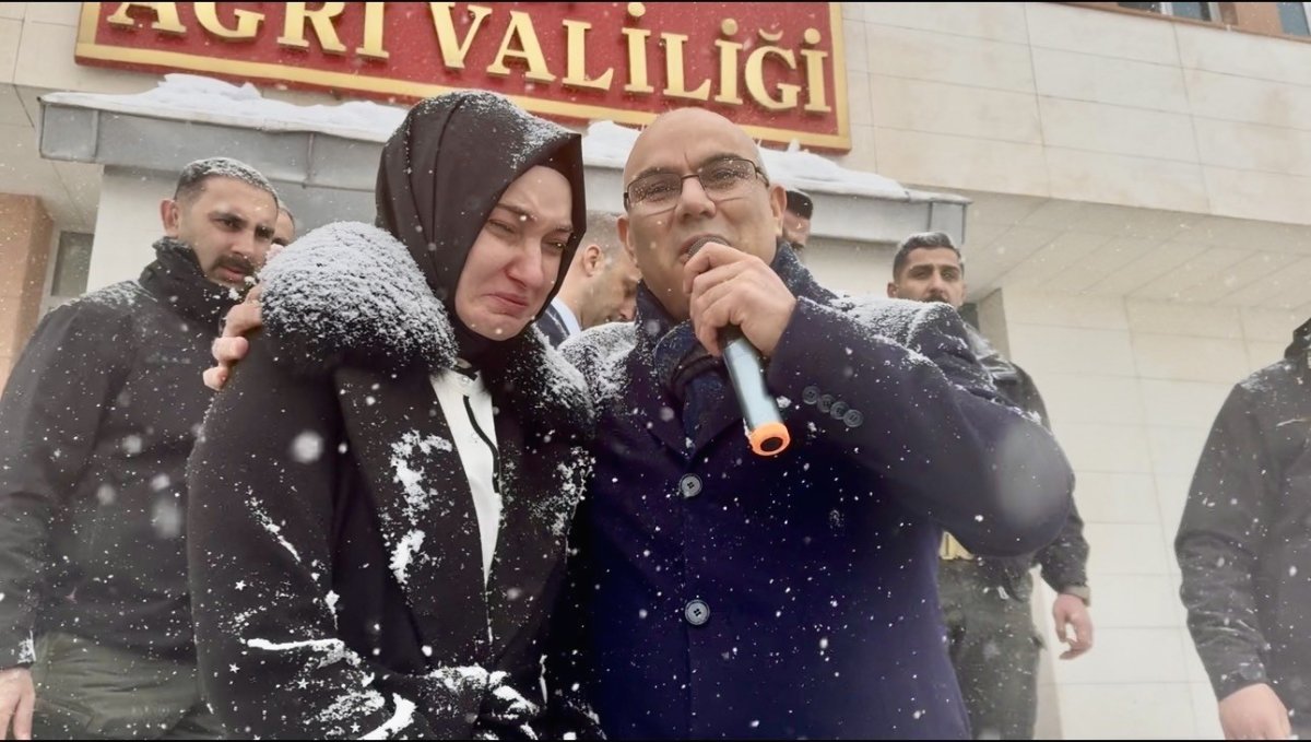 Ağrı, Giresun'a Atanan Vali Mustafa Koç'u Kar Altında Uğurladı