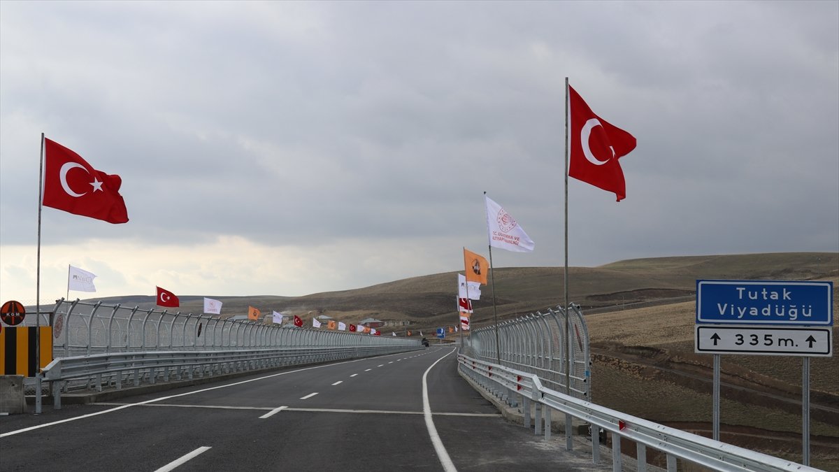 Ağrı-Hamur-Tutak-Patnos kara yolu ulaşıma açıldı