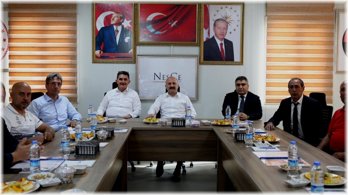 Ağrı-Hamur-Tutak-Patnos karayolunda hedef 2022 sonu: Çelebi açılış için tarih verdi