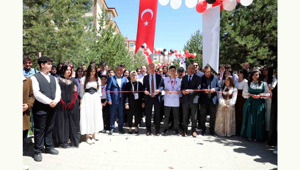 Ağrı Hayrettin Atmaca Anadolu Lisesi'nden 19 proje TÜBİTAK fuarında sergilendi