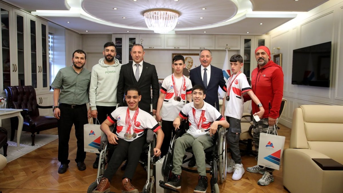 Ağrı İbrahim Çeçen Üniversitesi, Okul Sporları Bedensel Engelliler Türkiye Şampiyonası'nda 15 madalya kazandı