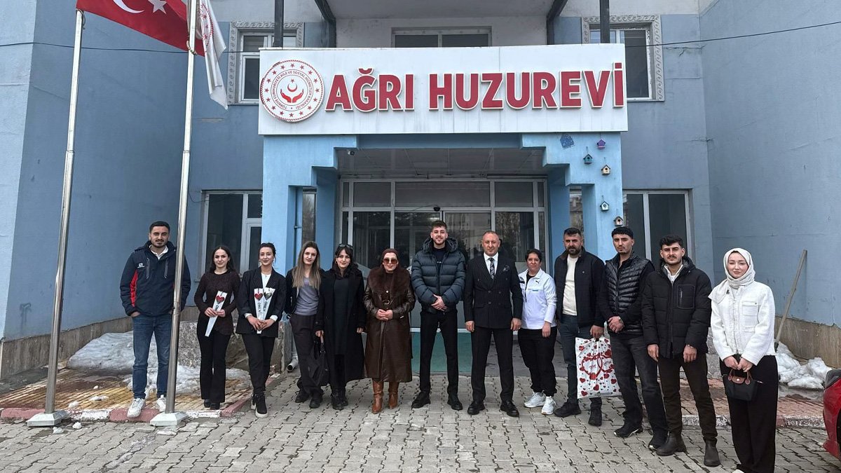 Ağrı İbrahim Çeçen Üniversitesi’nden huzurevine bayram ziyareti