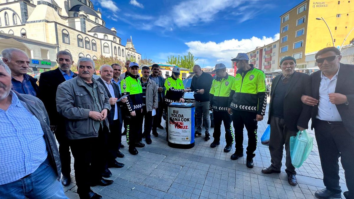 Ağrı İl Emniyet Müdürlüğü'nden Karayolu Trafik Haftası'nda Bilinçlendirme Kampanyası